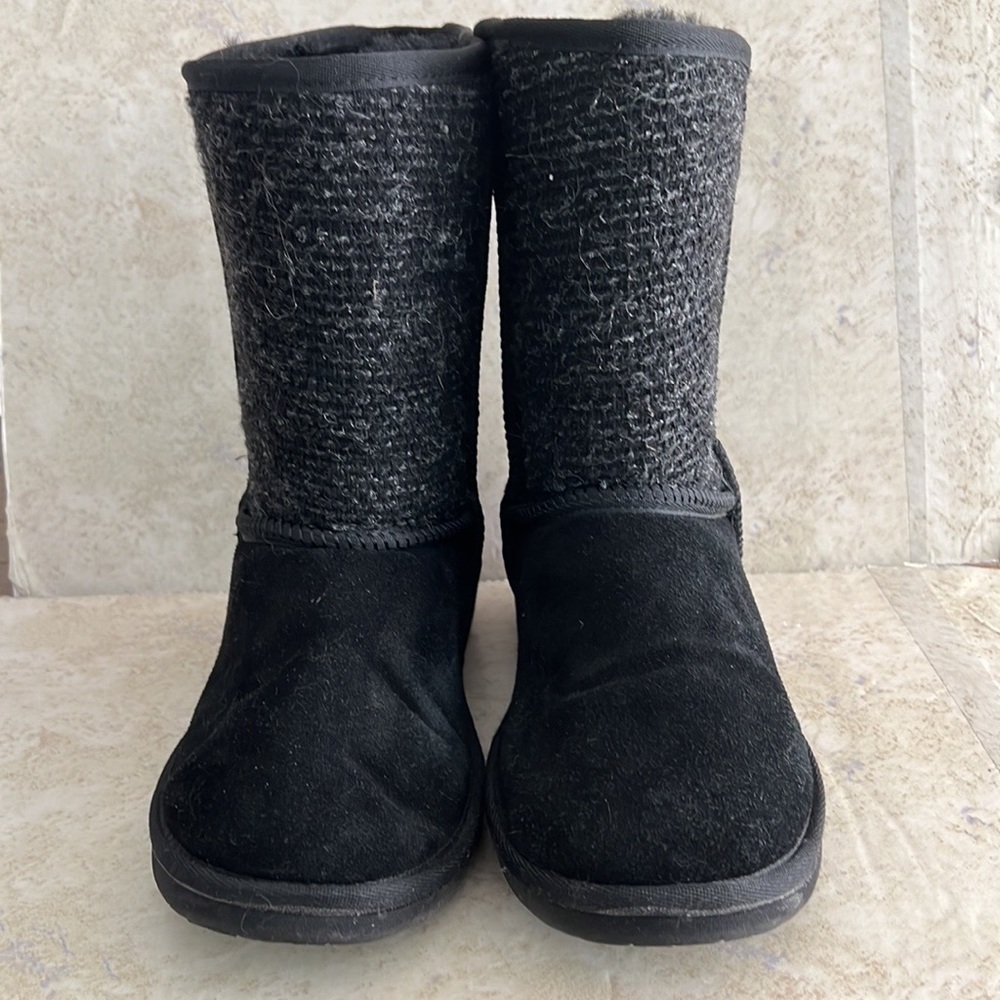 Minnetonka Leather and Sheepskin Lined Warm Boots Size 10